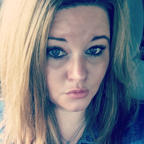 Meet your Posher, Cassandra - Picture 1 of 1